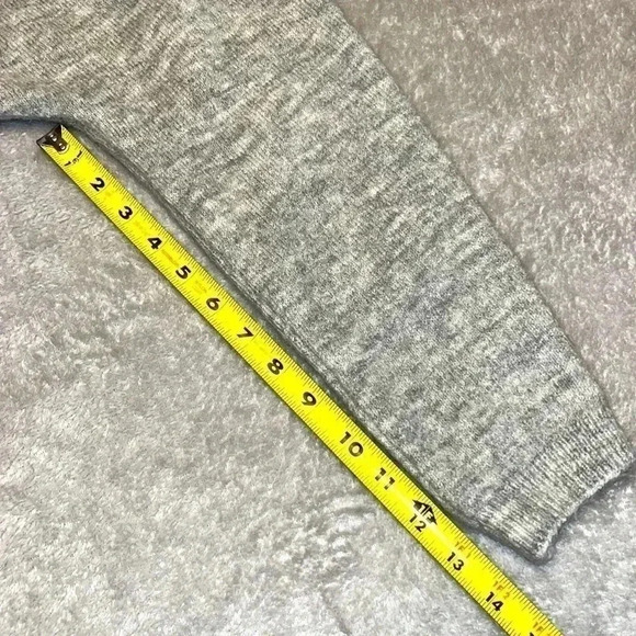 Reserved Soft Sweater with Front Design Size Small - Picture 10 of 10